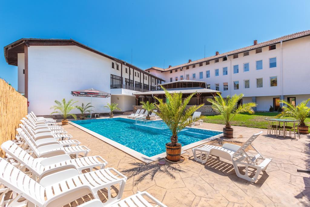 Hotel Chernomorets Ngoại thất bức ảnh