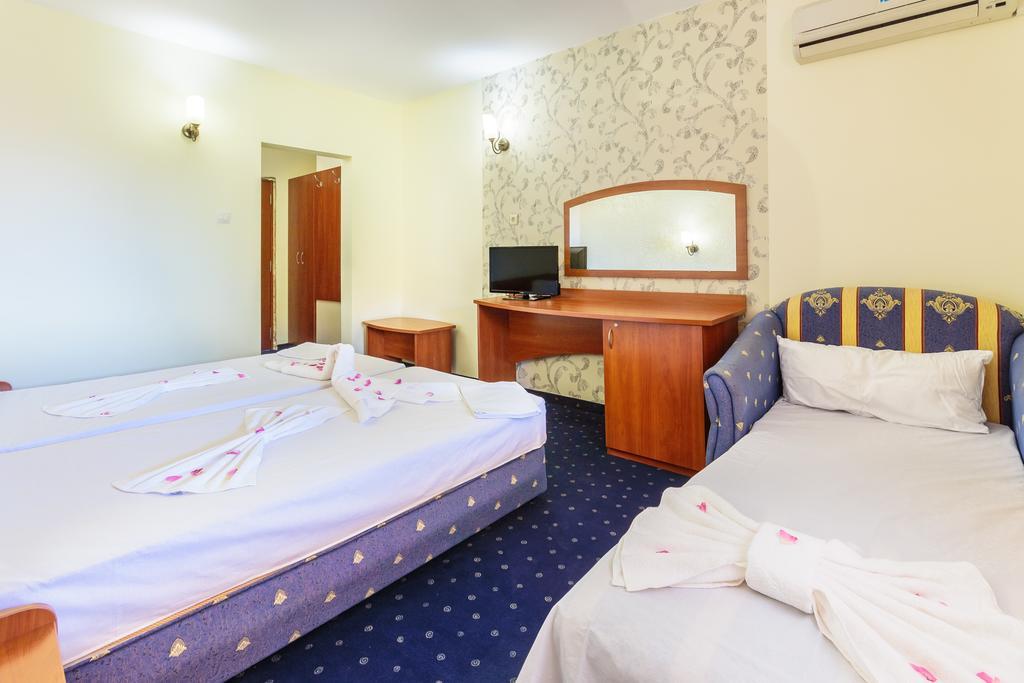 Hotel Chernomorets Ngoại thất bức ảnh