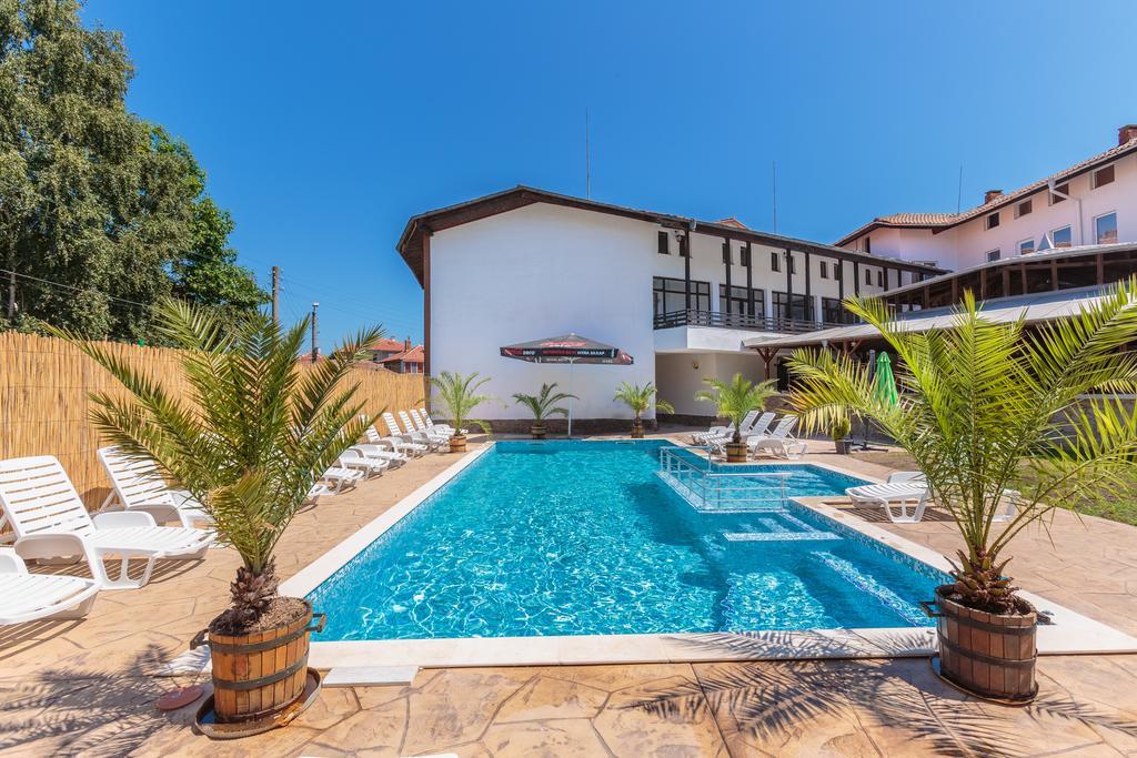 Hotel Chernomorets Ngoại thất bức ảnh