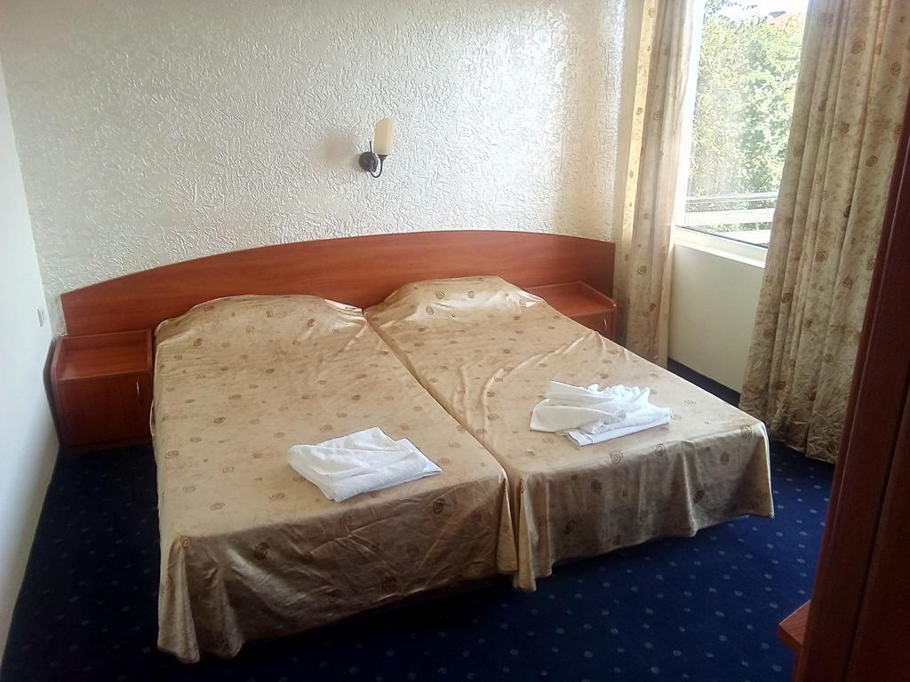 Hotel Chernomorets Ngoại thất bức ảnh
