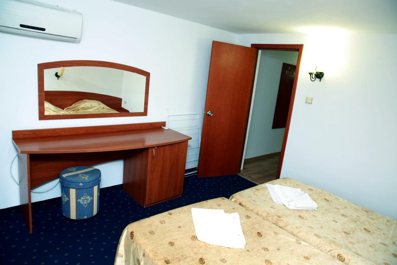 Hotel Chernomorets Ngoại thất bức ảnh
